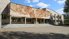 Входная группа Школа № 42.  40 лет Победы,  128